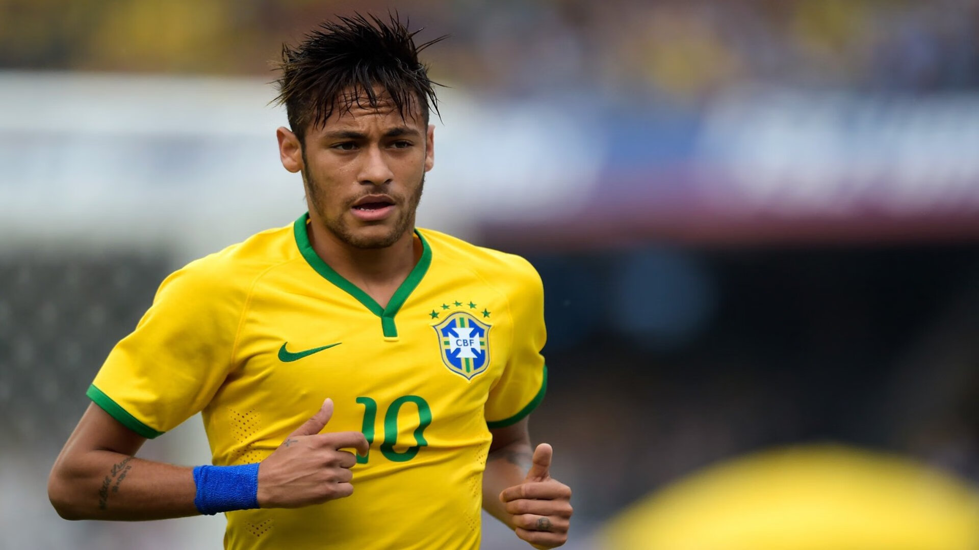 万米长跑决赛,莫桑比克选手突围夺金